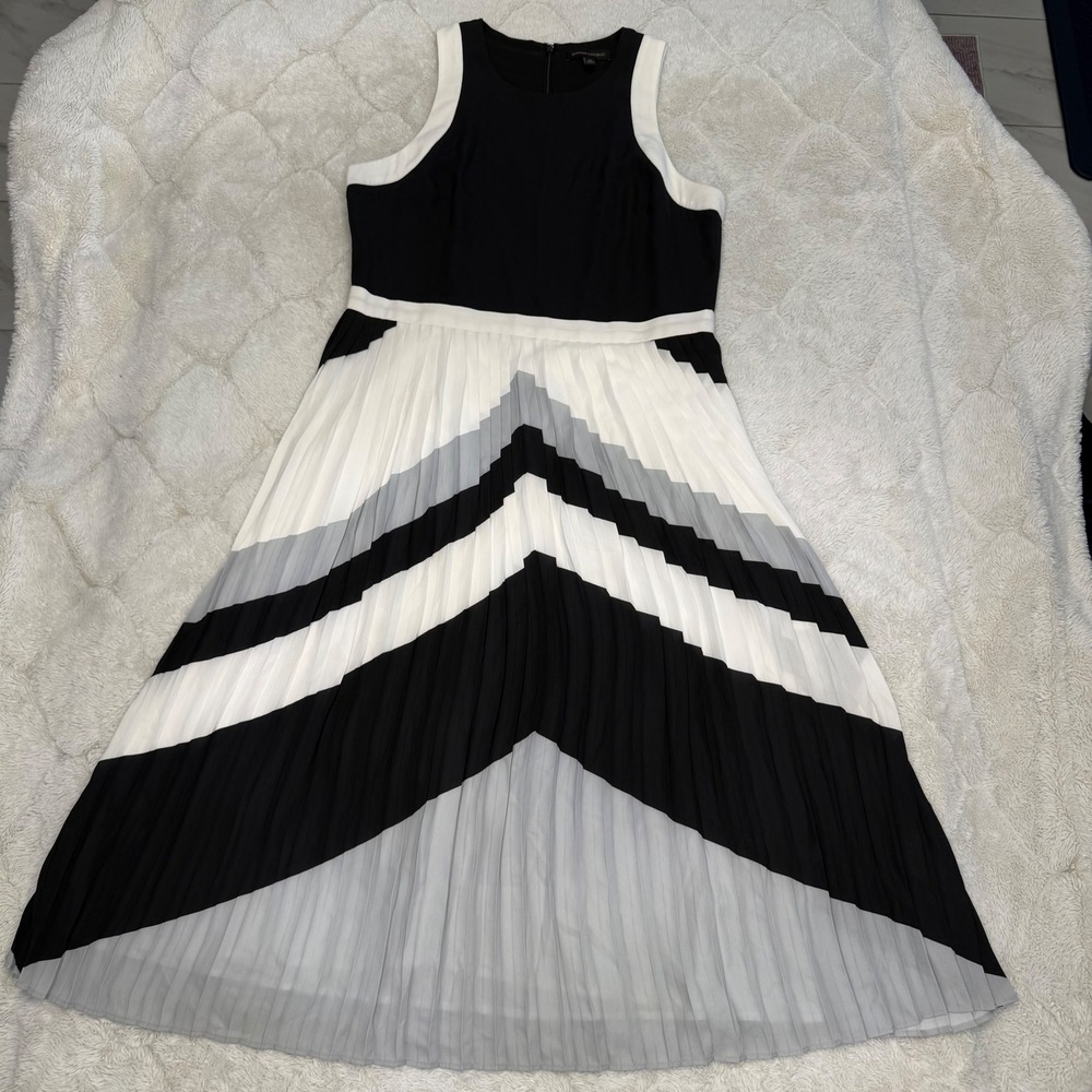 Banana Republic Dress Womens 12 Pleated Chevron Colorblock Midi Black White Gray